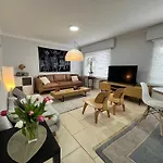 \'Broker\' - Amazing 2 Bedroom Apartment Near The Beach