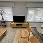 \'Broker\' - Amazing 2 Bedroom Apartment Near The Beach