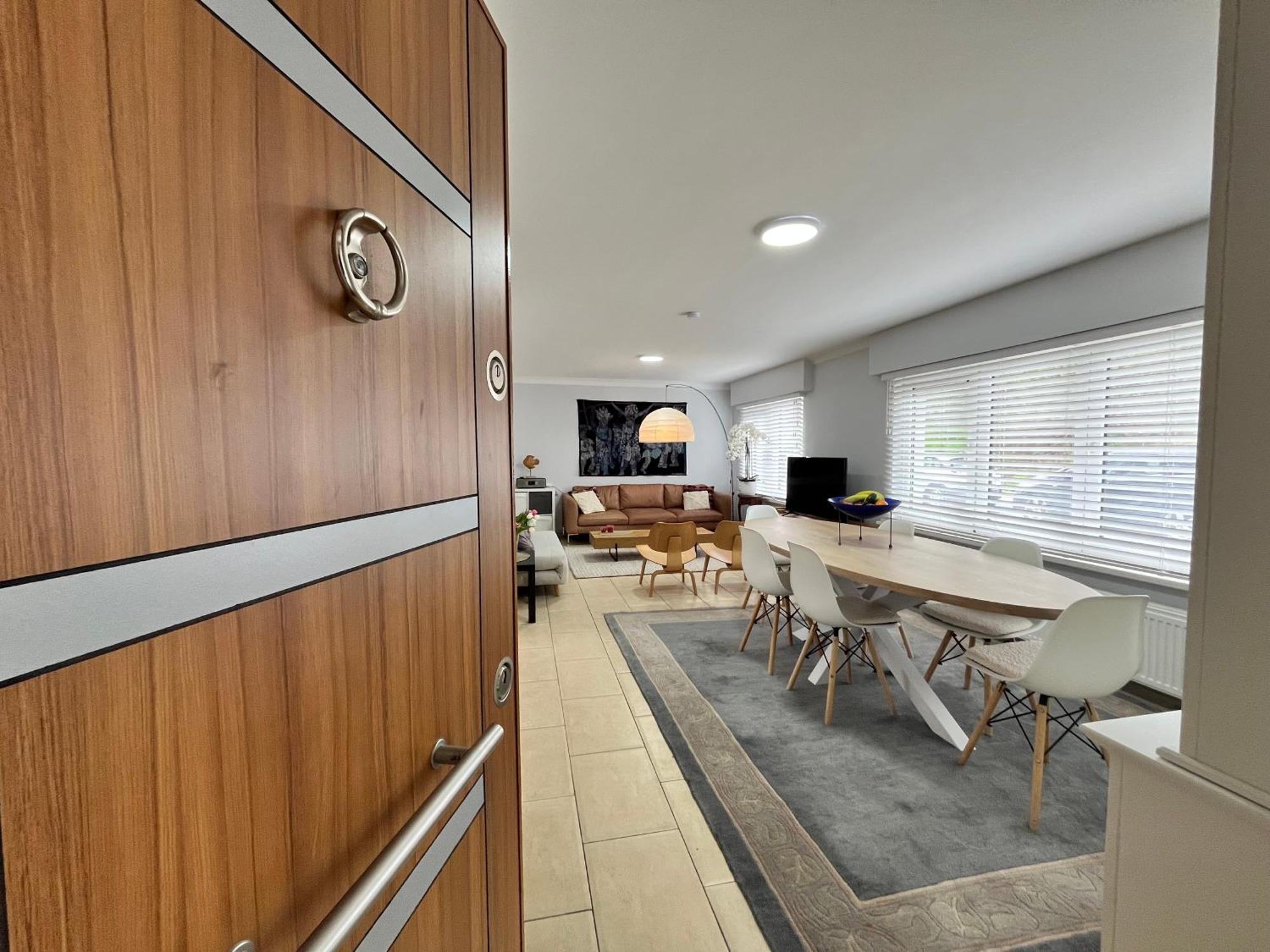 'broker' - Amazing 2 Bedroom Near The Beach *
